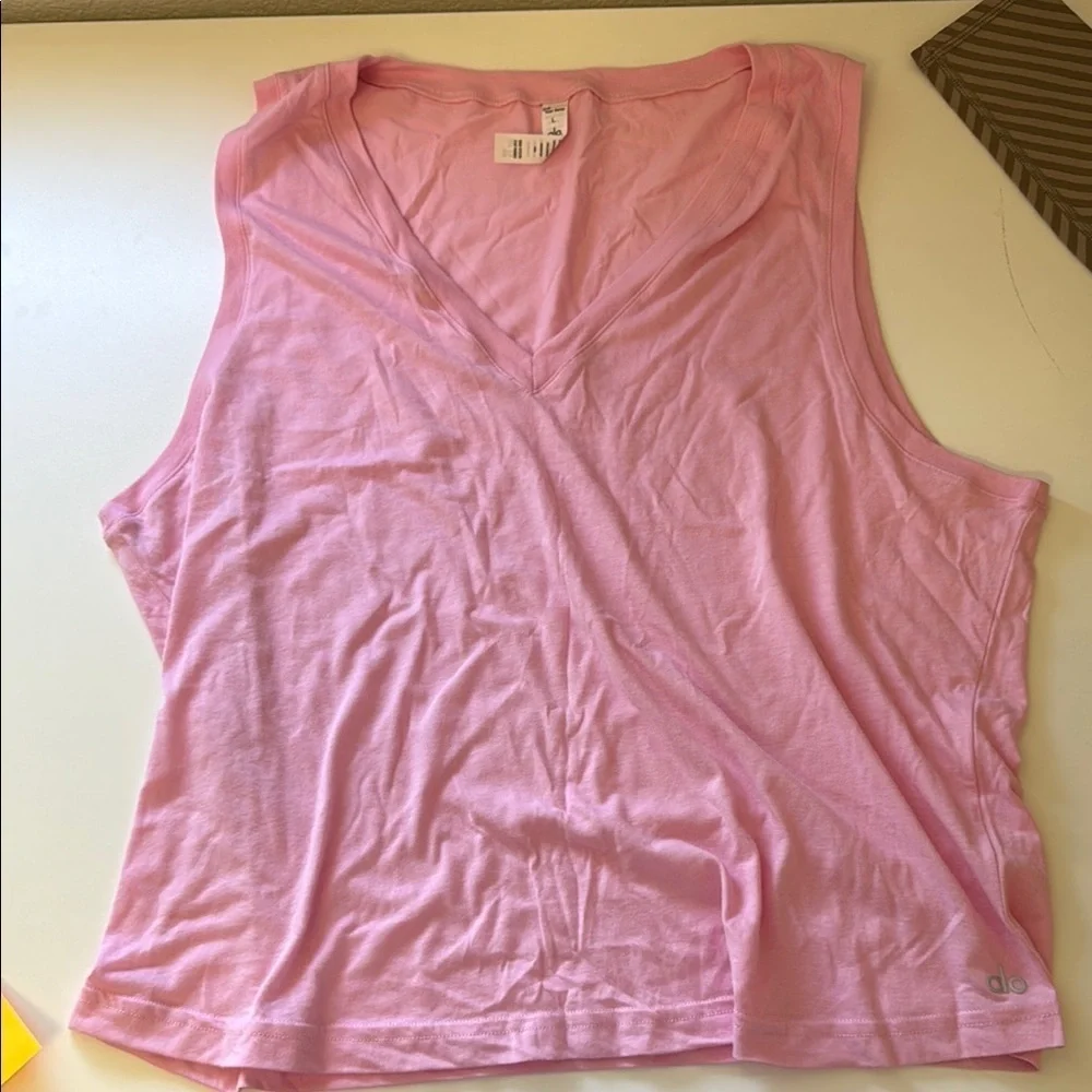 ALO Yoga Women's Light Pink V-Neck Tank Top